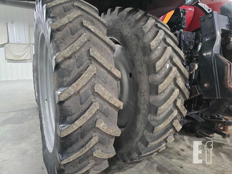 2017-case-ih-magnum-340-image-33