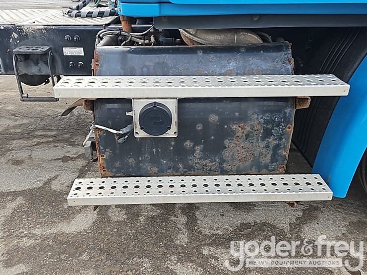 2016-freightliner-cascadia-113-image-27