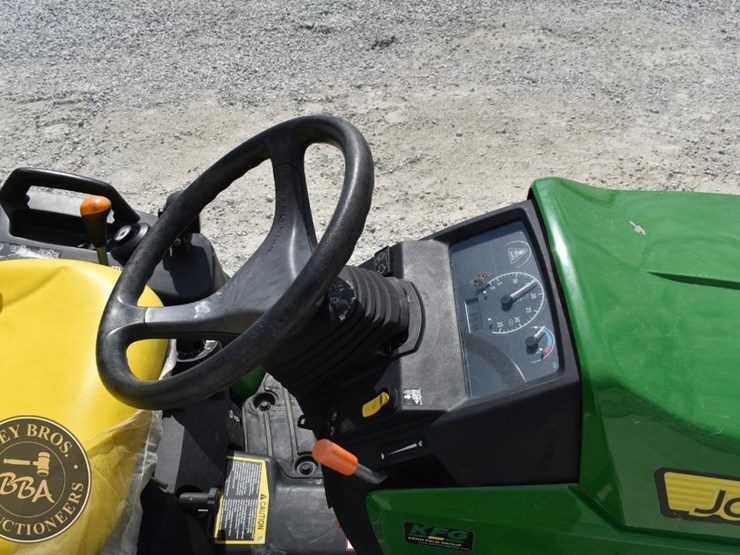 2017-john-deere-1025r-image-19