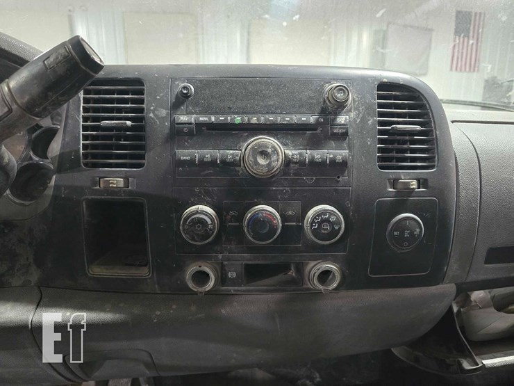 2014-chevrolet-silverado-3500hd-image-13