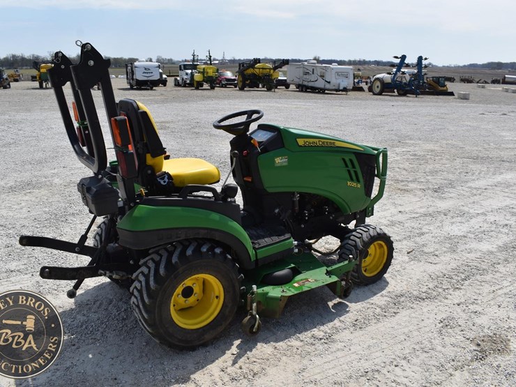 2017-john-deere-1025r-image-7