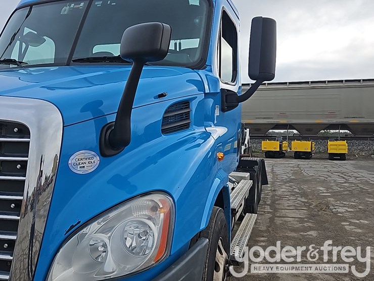 2016-freightliner-cascadia-113-image-15