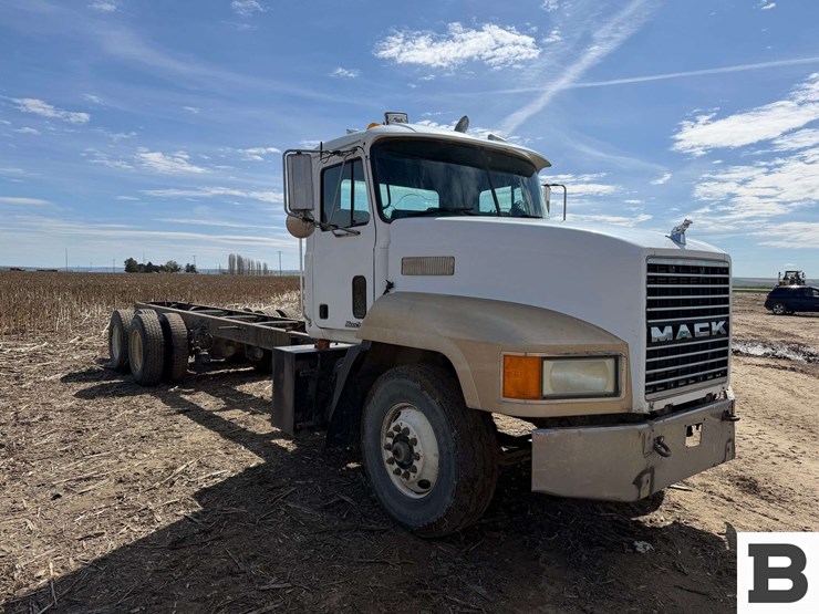 2000-mack-ch612-image-7