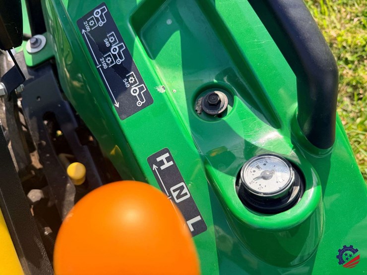 2025-john-deere-1023e-image-47