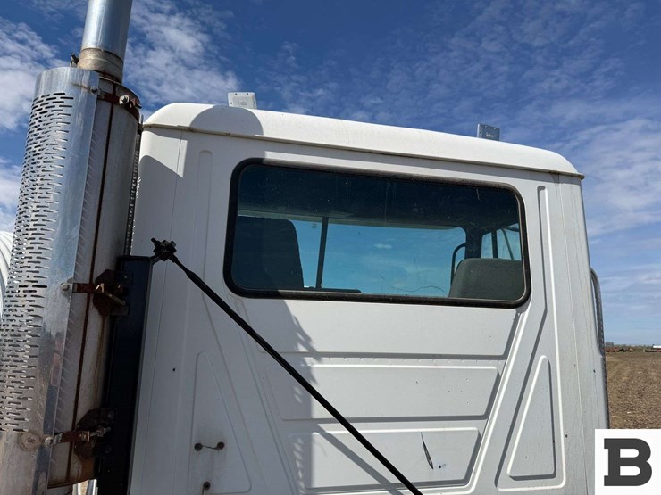 2000-mack-ch612-image-15