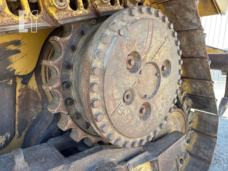 2011-caterpillar-d6t-image-33