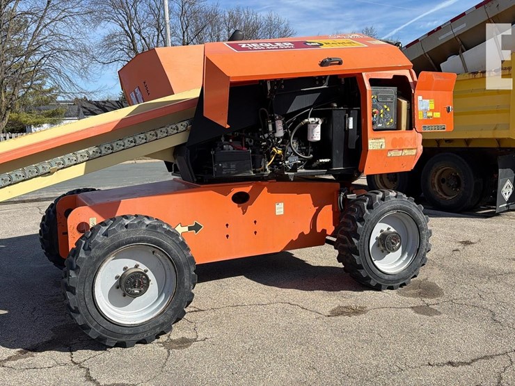 2014-jlg-600s-image-7