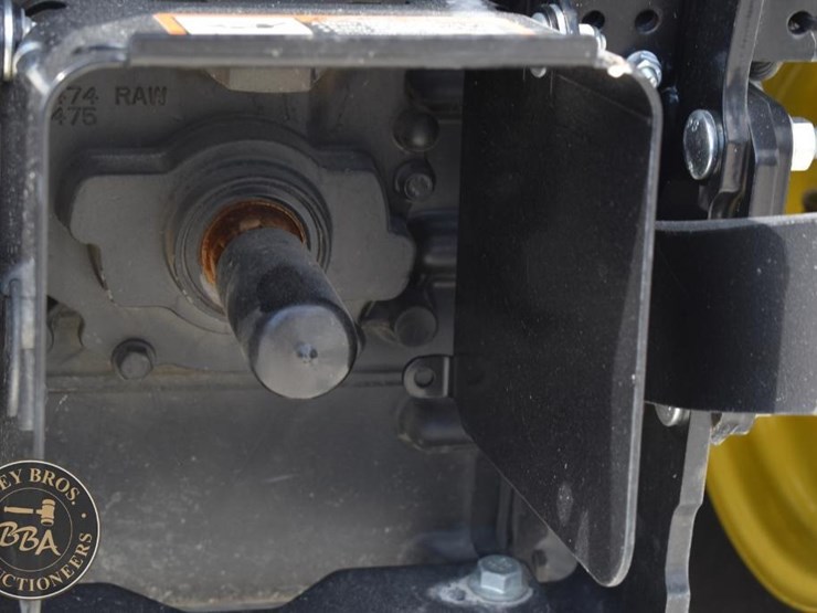 2017-john-deere-1025r-image-15