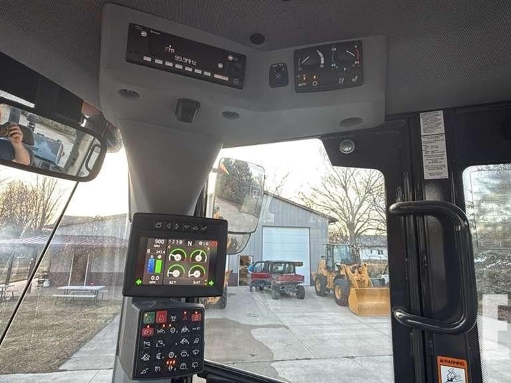 2024-deere-624-p-tier-image-9