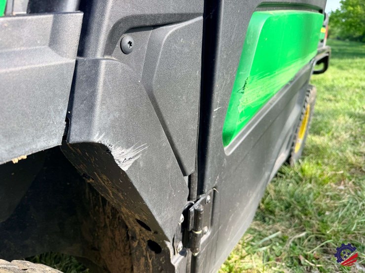 2024-john-deere-gator-xuv-835r-image-17