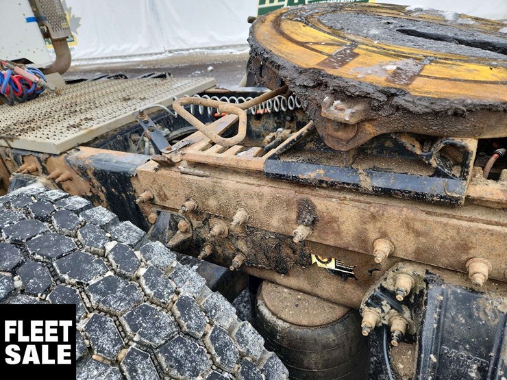 2015-peterbilt-367-image-42