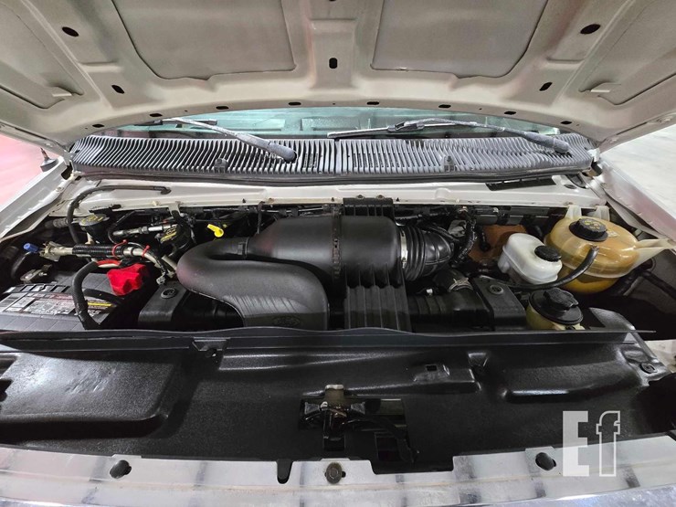 2011-ford-e350-xlt-image-19