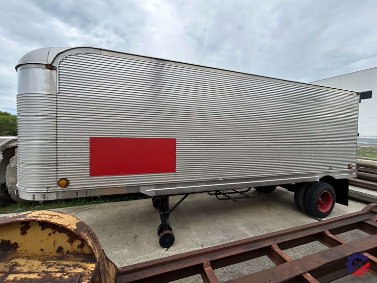 antique-bullnose-28ft-s/a-pup-trailer-image-40