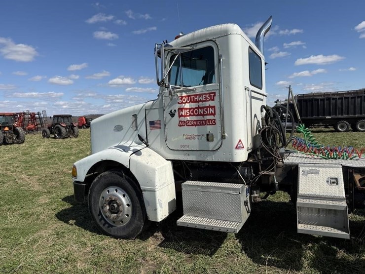 1996-peterbilt-385-image-14