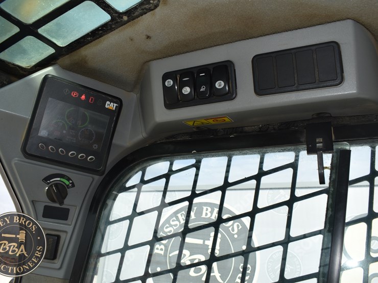 2017-caterpillar-259d-image-46