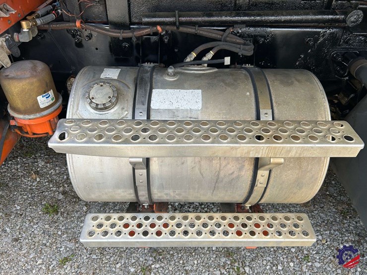 2005-kenworth-t300-image-37