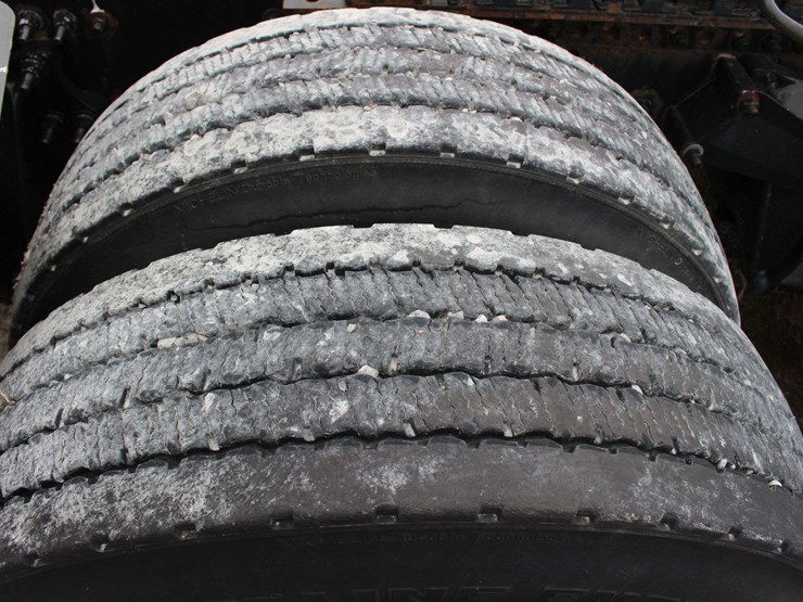 2020-freightliner-cascadia-126-image-20