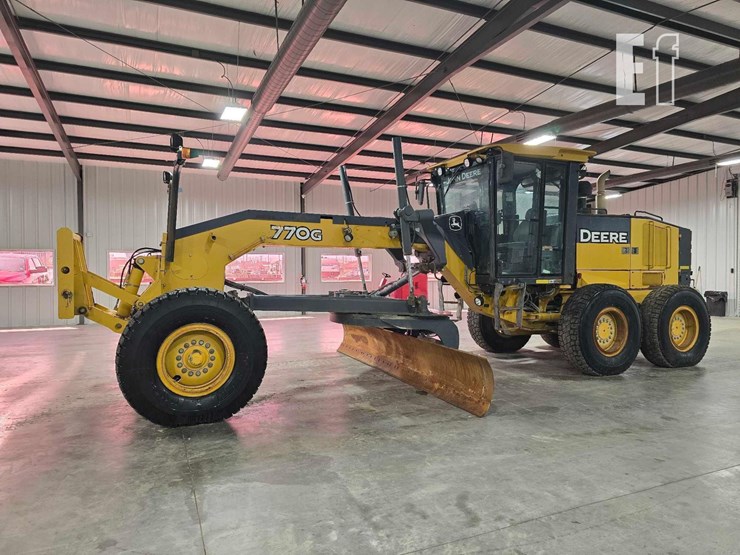 2009-deere-770g-image-1