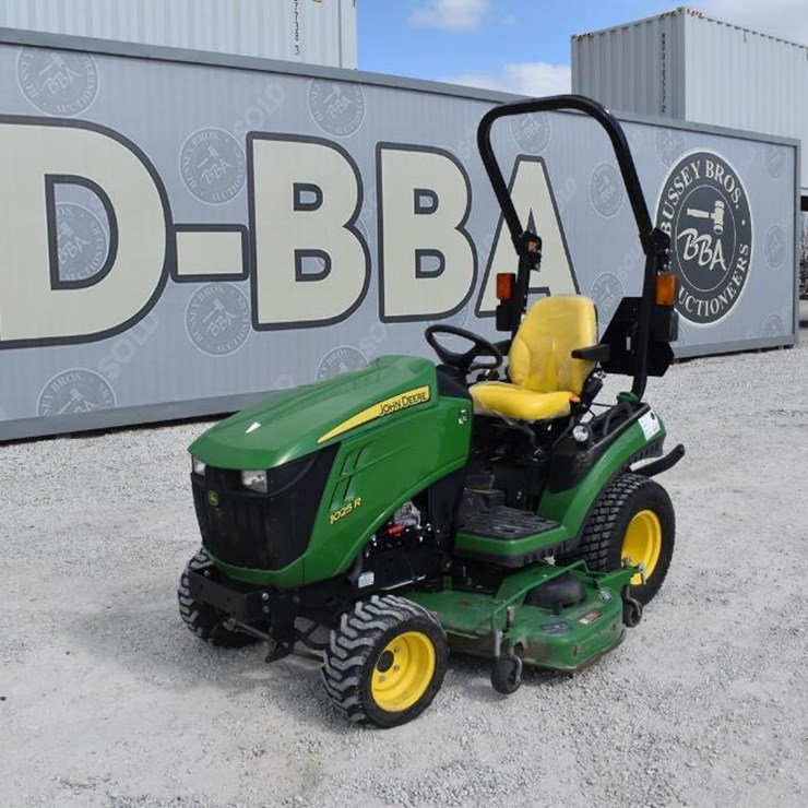 2017 JOHN DEERE 1025R