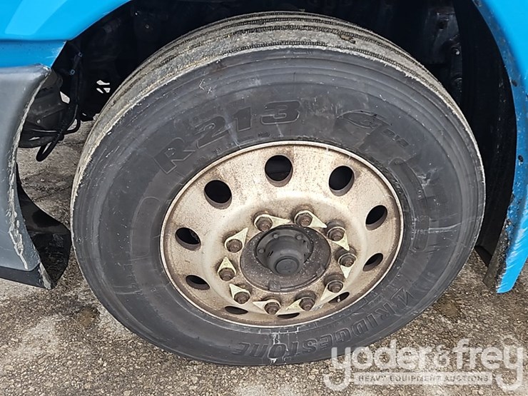 2016-freightliner-cascadia-113-image-14