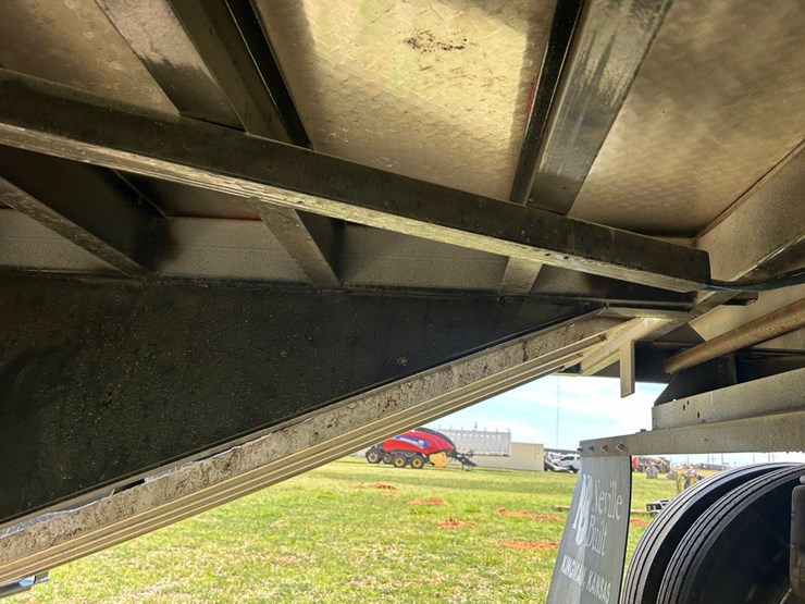 2013-neville-trailer-image-14