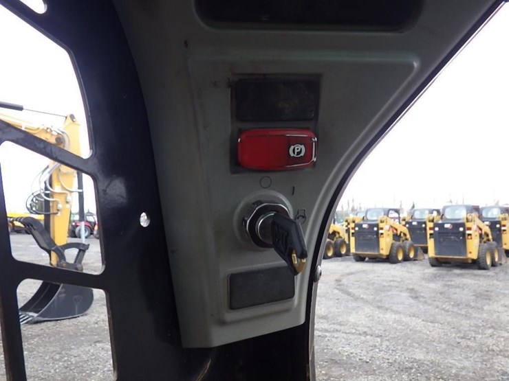 2020-caterpillar-226d3-image-27