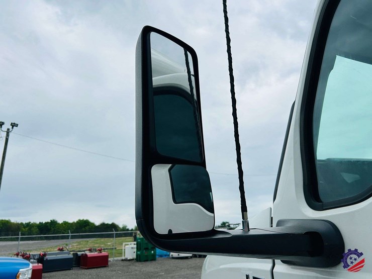 2024-international-lt62f-t/a-truck-tractor-image-38