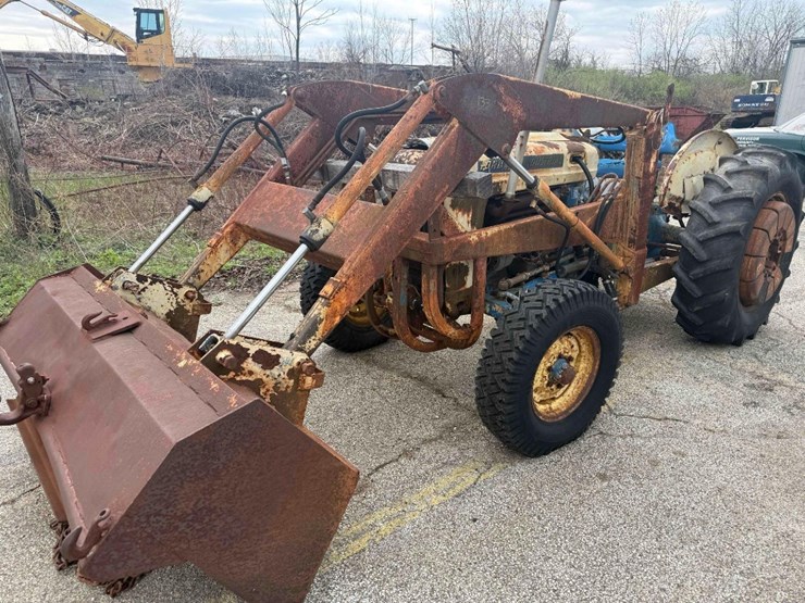 1974-ford-4000-image-16