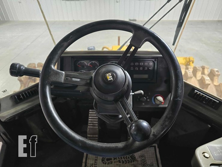 2015-caterpillar-815f-2-image-22