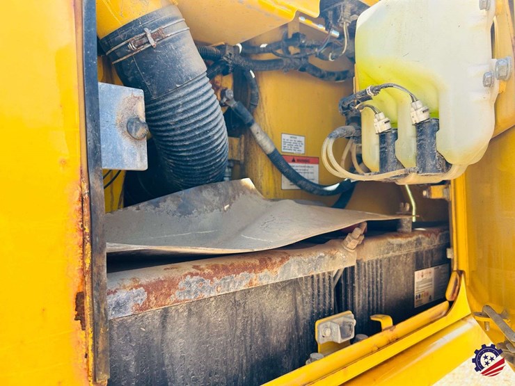 2023-komatsu-d65px-18-image-47