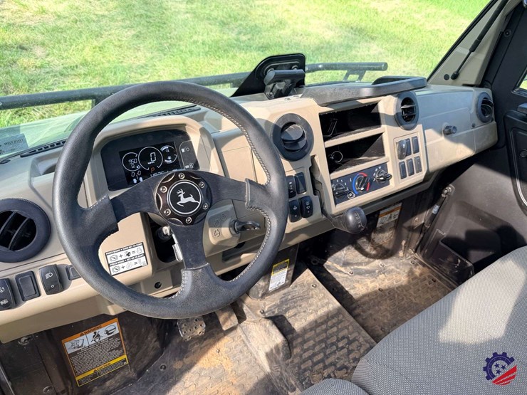 2023-john-deere-gator-xuv-835r-image-28
