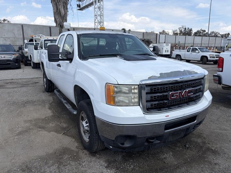 2012-gmc-sierra-2500-image-2