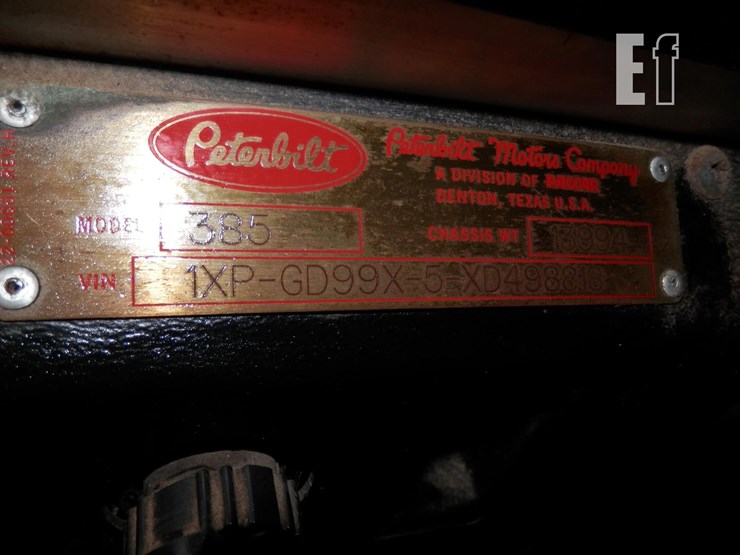 1999-peterbilt-385-image-13