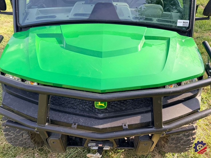 2024-john-deere-gator-xuv-835r-image-7