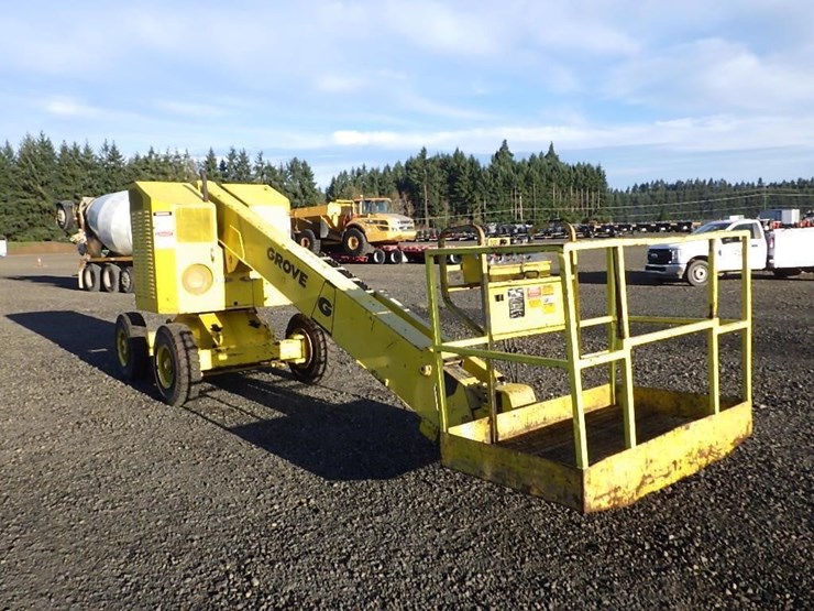 grove-telescopic-boom-lift-image-3