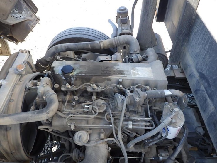 2004-isuzu-nqr-image-11