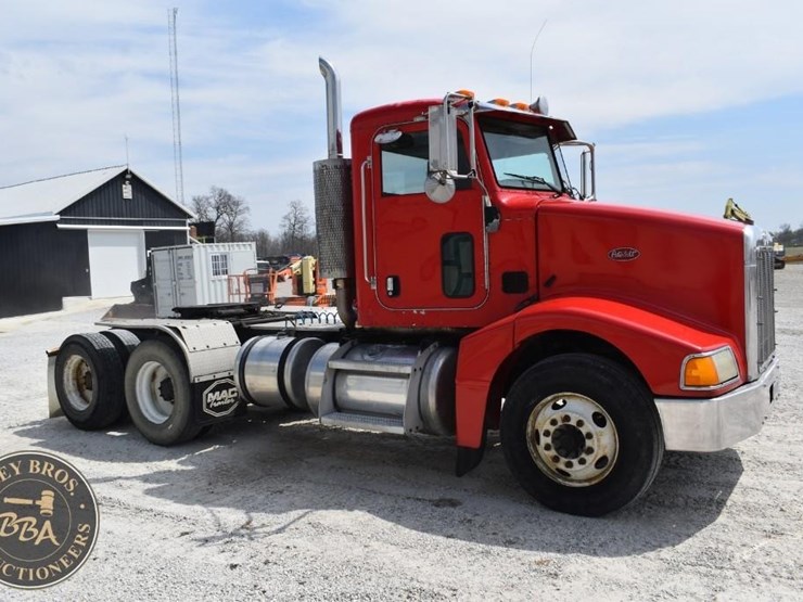 2005-peterbilt-385-image-11