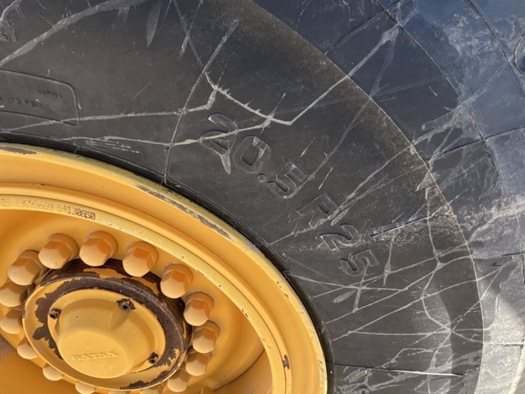 2023-volvo-l70h-wheel-loader-image-16