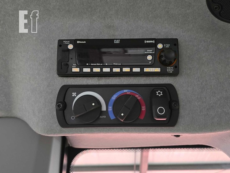 caterpillar-953-image-23