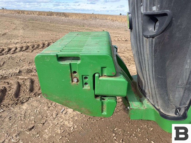 2011-john-deere-8310r-image-10