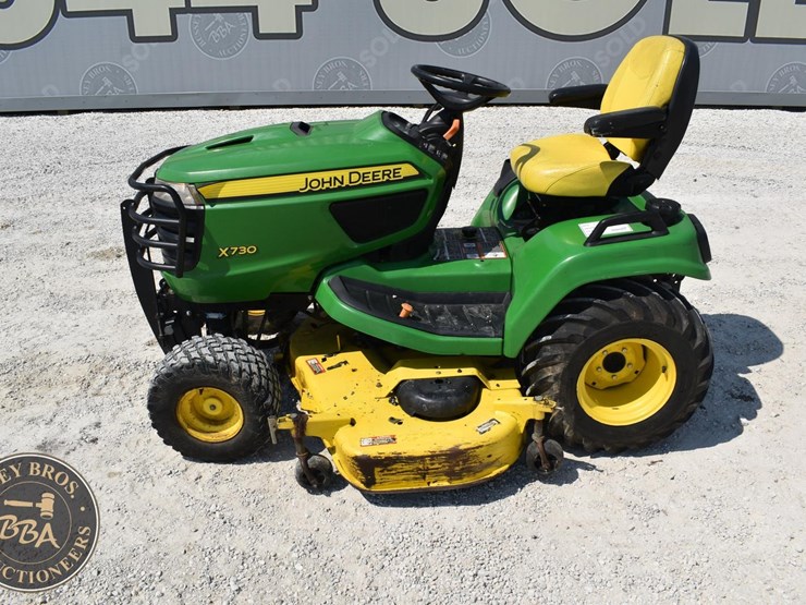2013-john-deere-x730-image-3