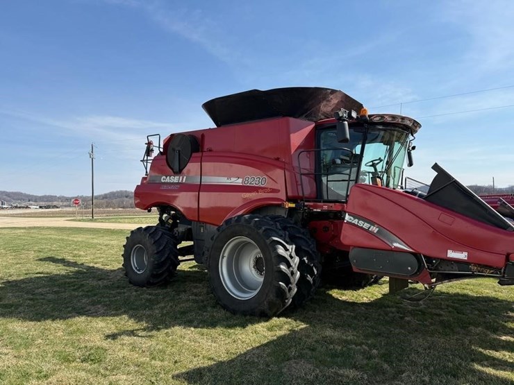 2014-case-ih-8230-image-13