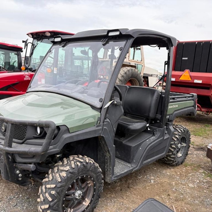 JOHN DEERE GATOR