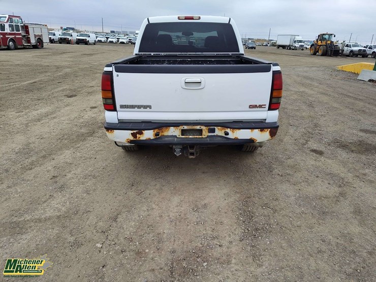 2005-gmc-sierra-1500-image-4