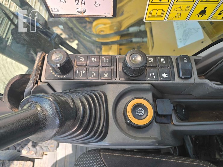 2019-caterpillar-320-image-19