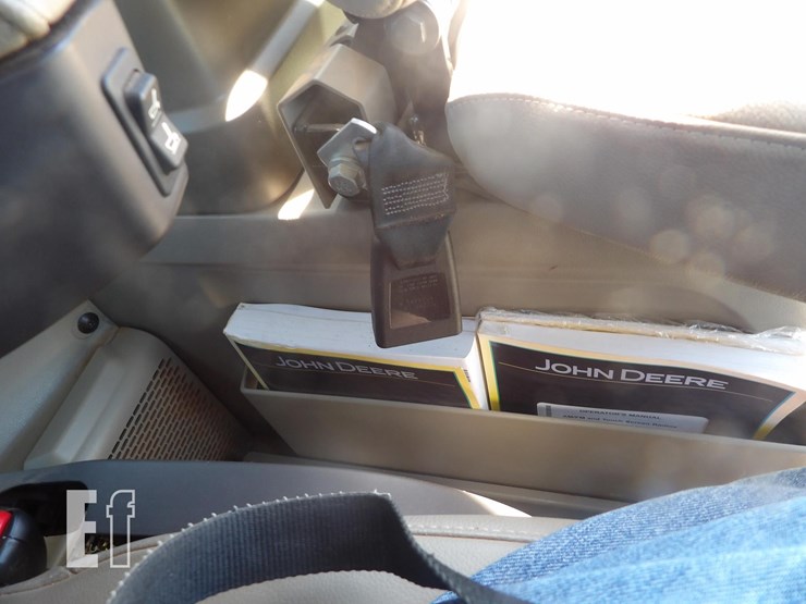 2022-john-deere-8r-370-image-22