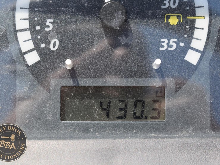 2017-john-deere-1025r-image-35