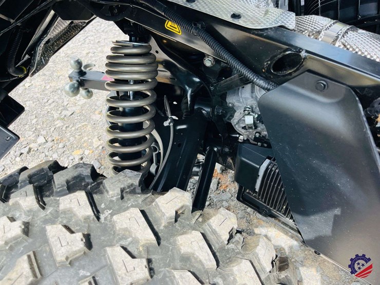 2026-can-am-defender-limited-hd11-triple-image-40