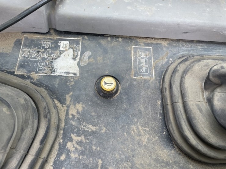 2013-komatsu-d65ex-17-image-30