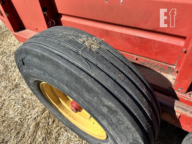 new-holland-791-image-12